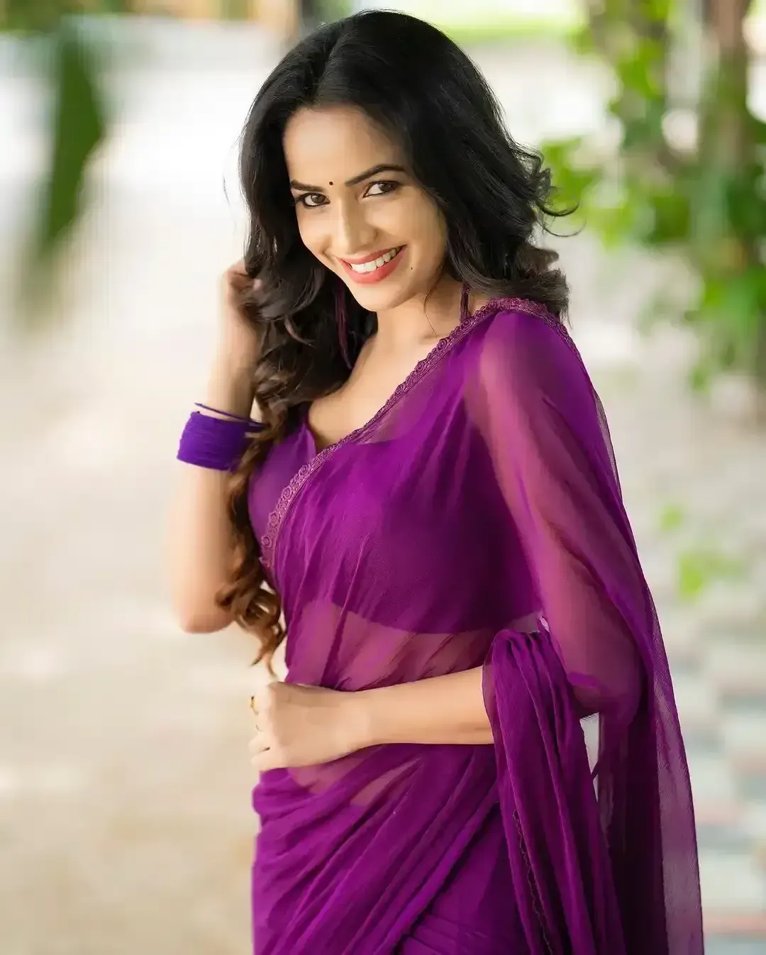 Indian Actress Shobha Shetty In Traditional Violet Saree